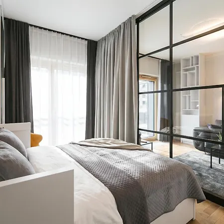 Golden - Mennica Residence, 1-bedroom In Center #140 Apartman Varsó